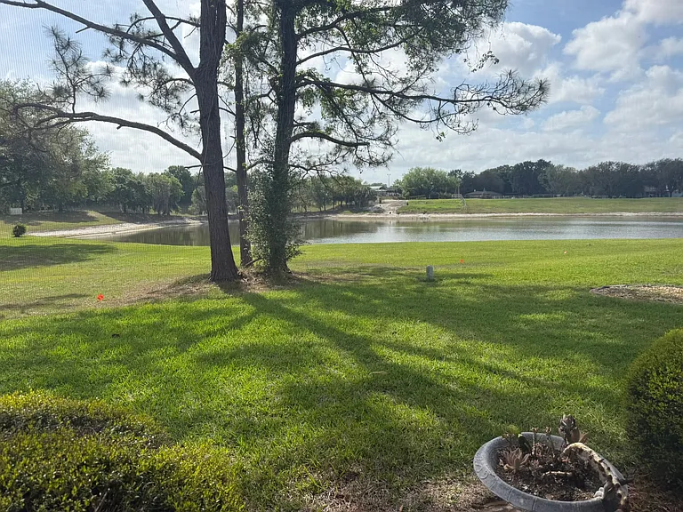 705 Vista Pl — Photo 16