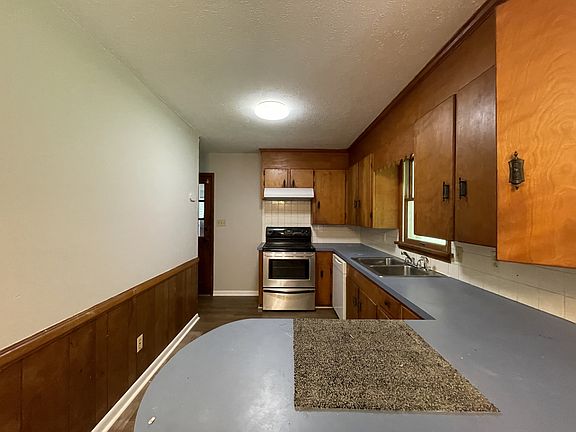 5th image of 156 Hilldale Ln