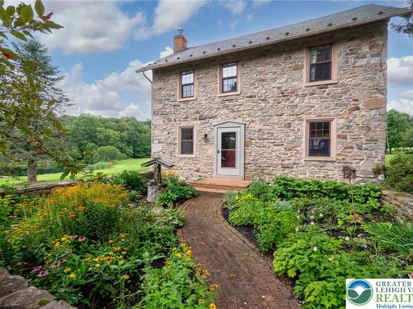 271 Wetzel Rd, Macungie, PA 18062