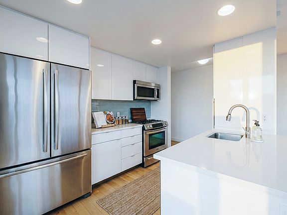 4th image of 1113 York Ave APT 31C