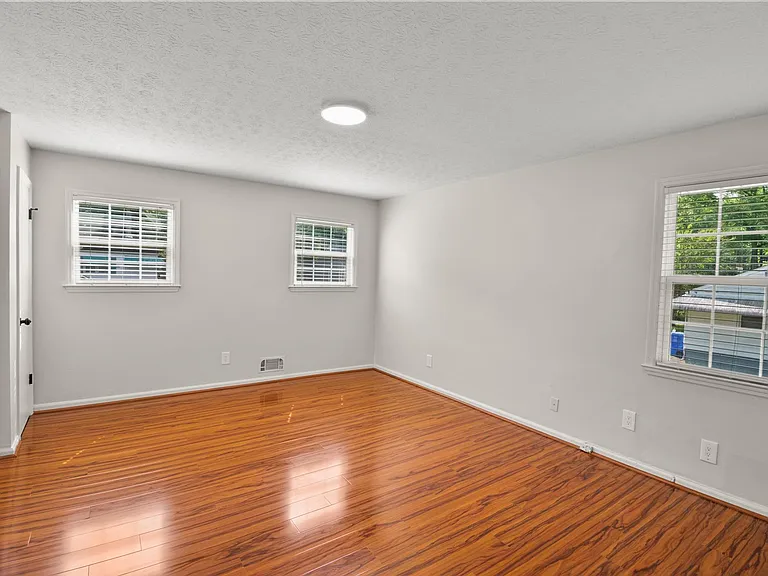 1399 Lockwood Dr SW — Photo 16
