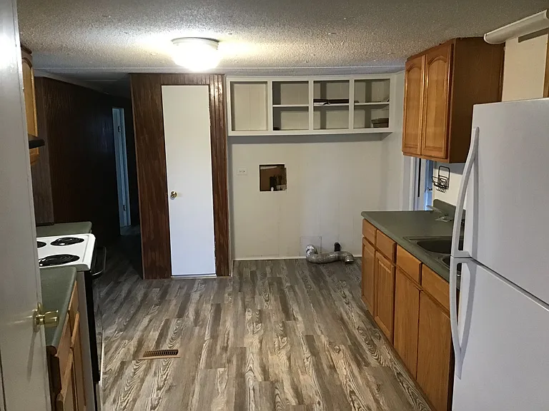 170 Powell Rd — Photo 3