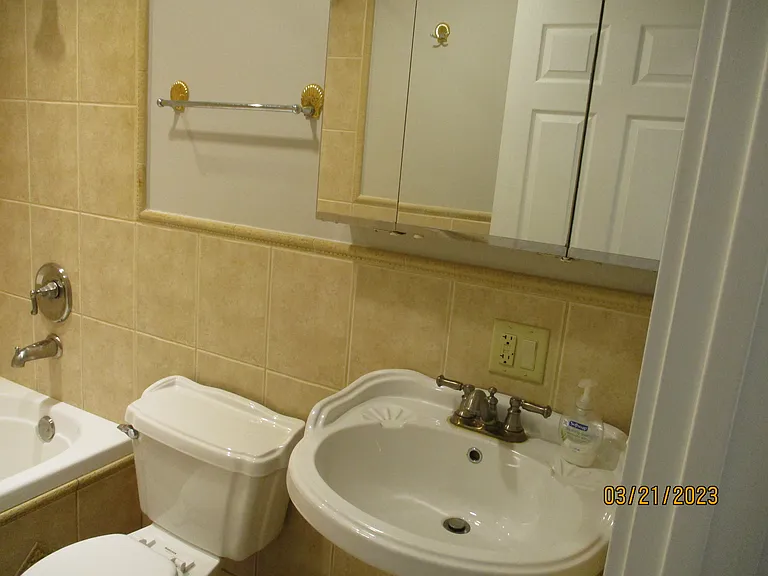 32 N Victoria Ln — Photo 18