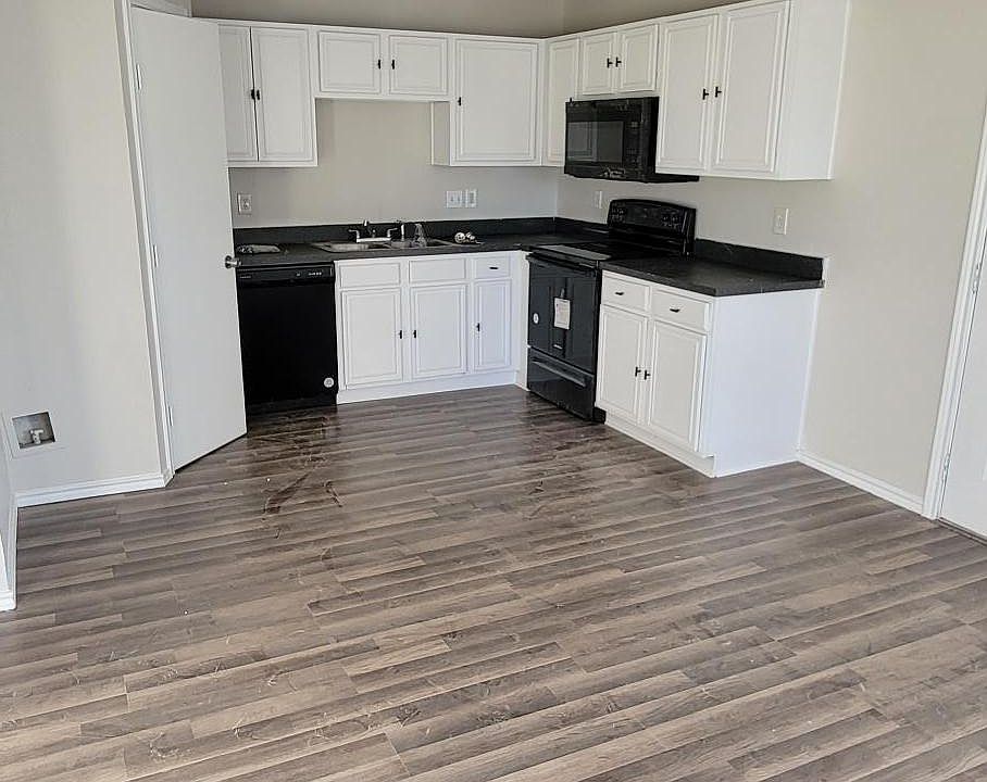 1st image of 312 N Queens Ct #B