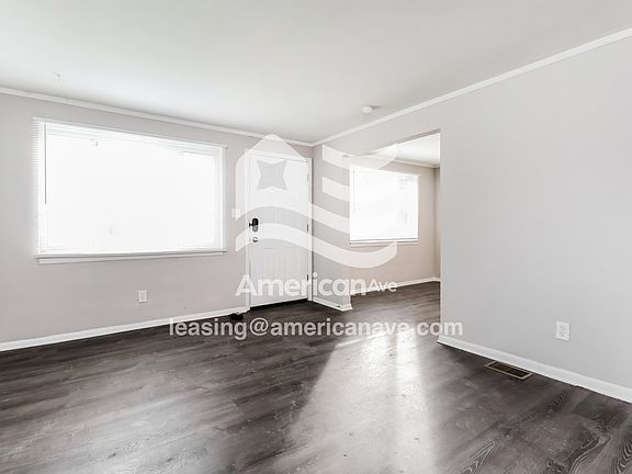 1479397_002_wm_-_living_room_13024110.jpg