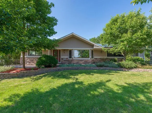 910 Horn Dr, Minnetonka, MN 55305
