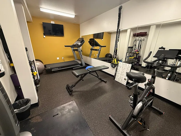 Freya Apartments - Private Studios + Social Connection — Photo 11