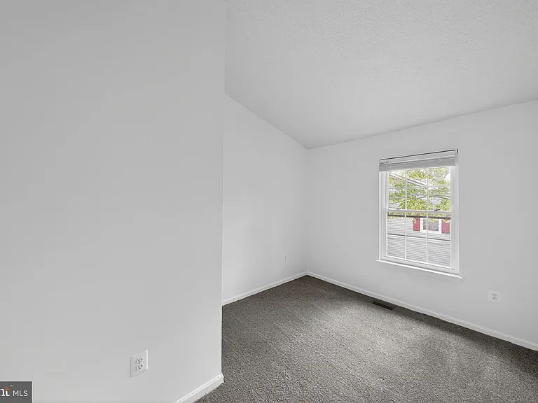 1015 Saint Michaels Dr — Photo 20