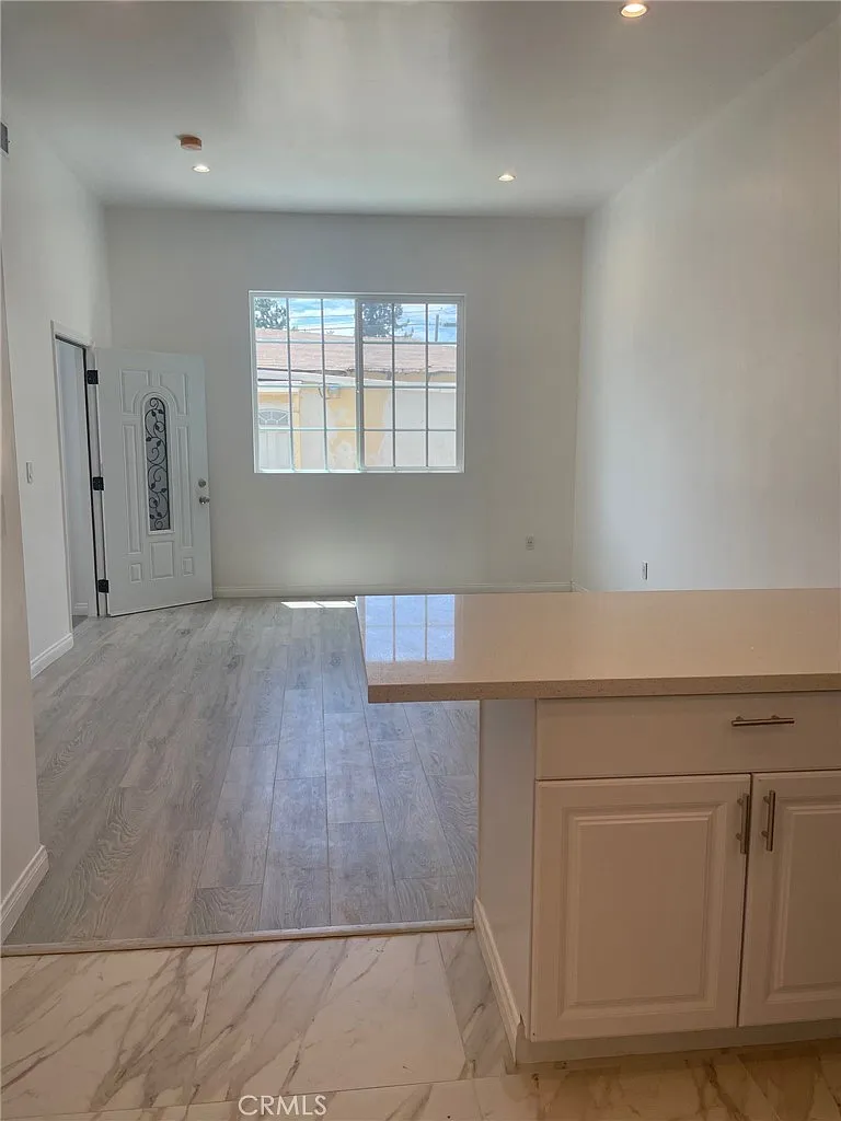 3 bed, 1200 sqft, $3,600 — Photo 4
