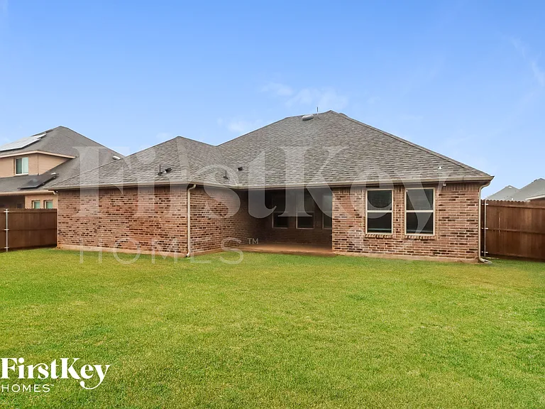 1539 Owen Way — Photo 14