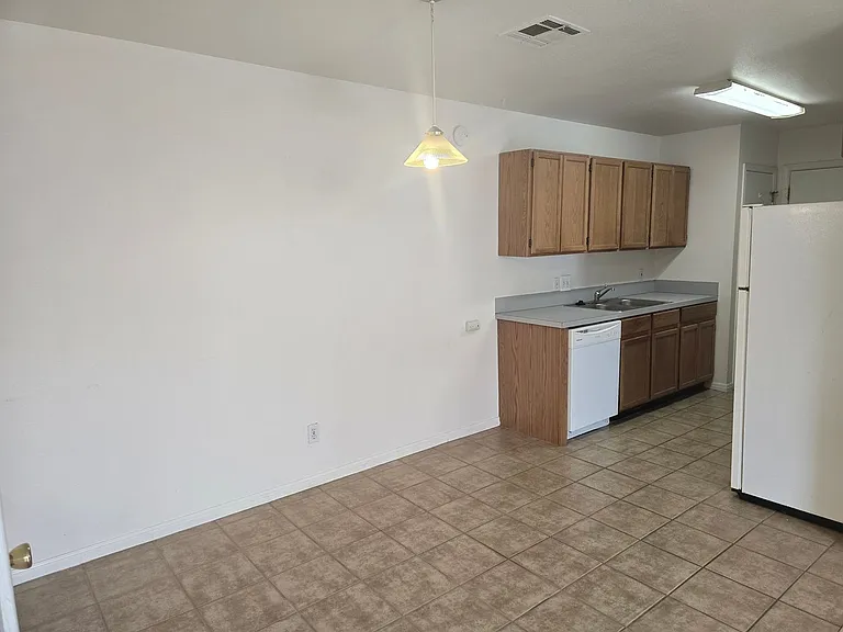 1915 Alex Ave — Photo 6