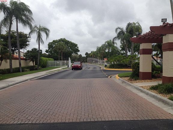 5th image of 402 Lincoln Ct