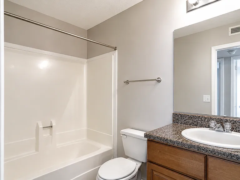 River Retreat Apartments — Photo 11