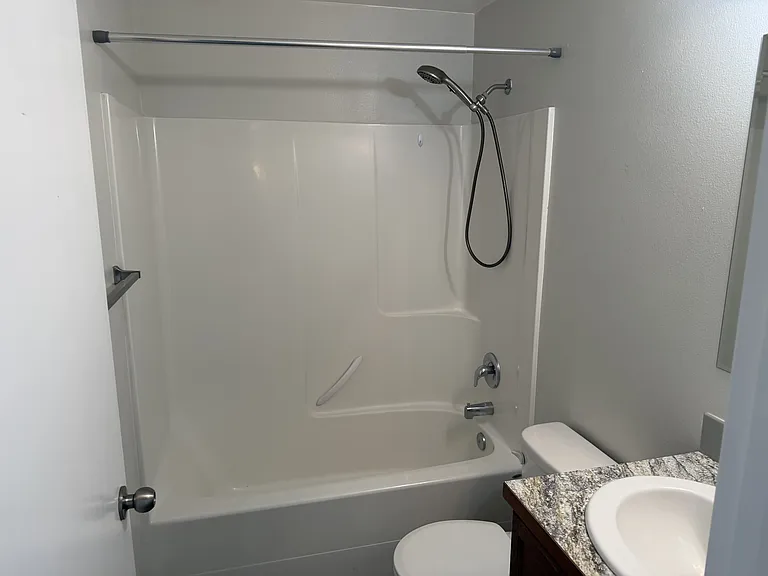 Main bathroom, just off the living area, between the two secondary bedrooms.