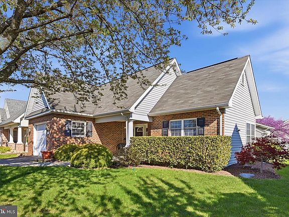 3rd image of 105 Cranberry Ct