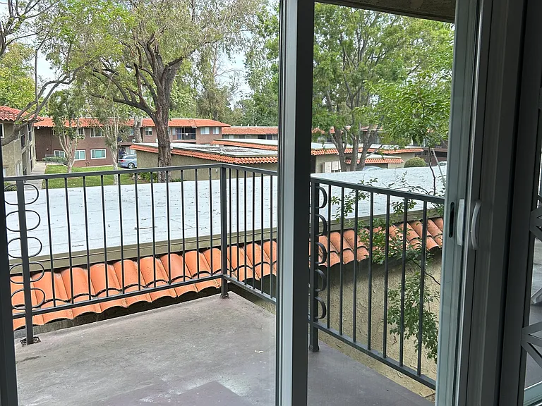1586 Border Ave #C — Photo 24
