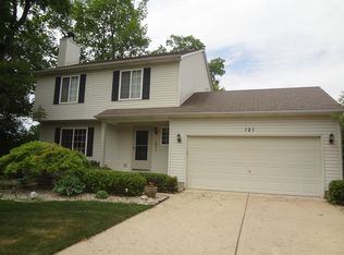 121 Crossing Ct, Whitmore Lake, MI 48189