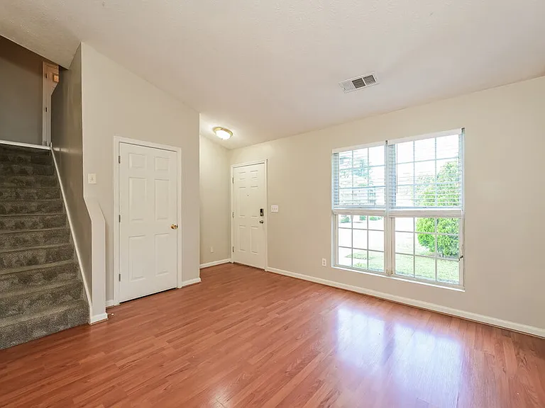 2124 Oakland Spring Dr — Photo 4