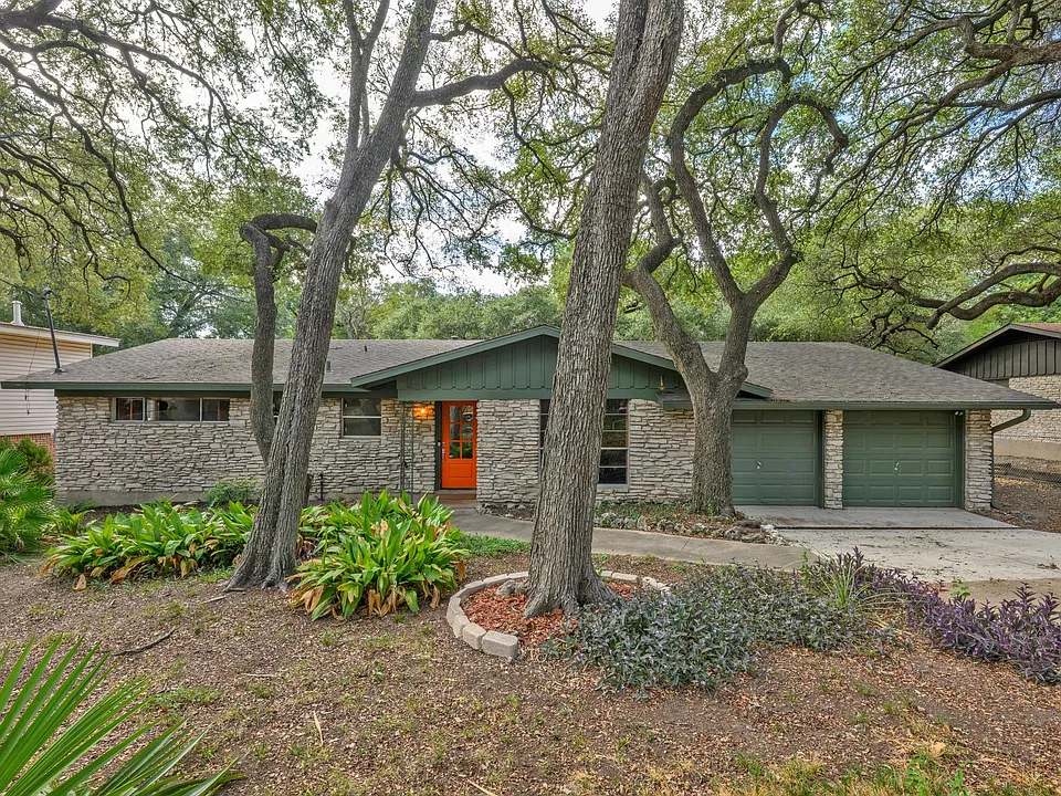 1113 Hollybluff St