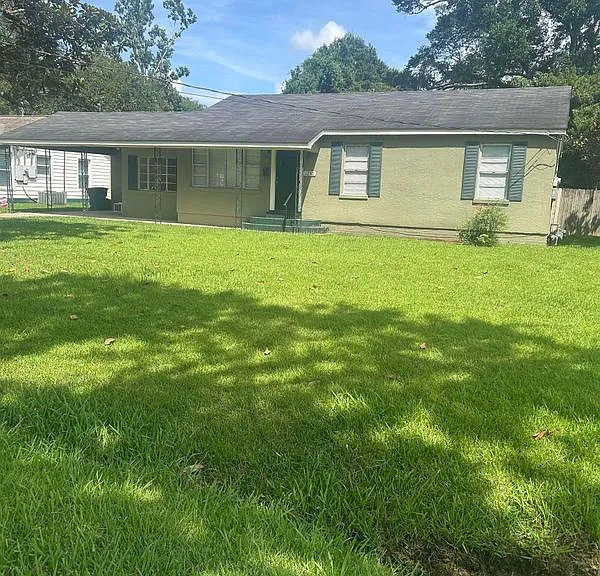 1240 Aberdeen Ave — Photo 1
