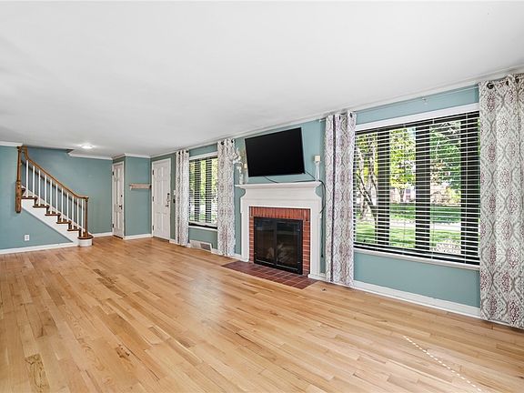 3rd image of 3115 Lenox Dr