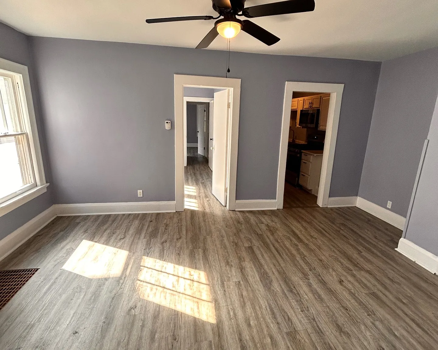 2 bed, 1000 sqft, $895 — Photo 3