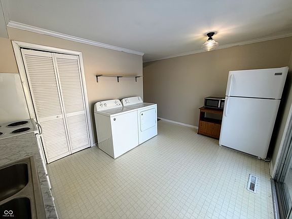 3rd image of 3720 Camelot Ln