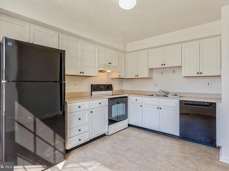 8 Tatler Pl — Photo 6