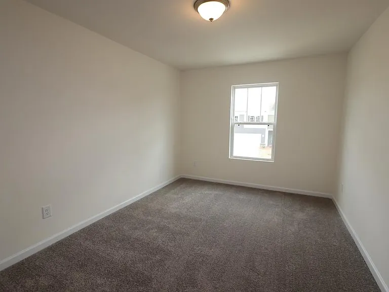 2645 Aubrey St — Photo 4