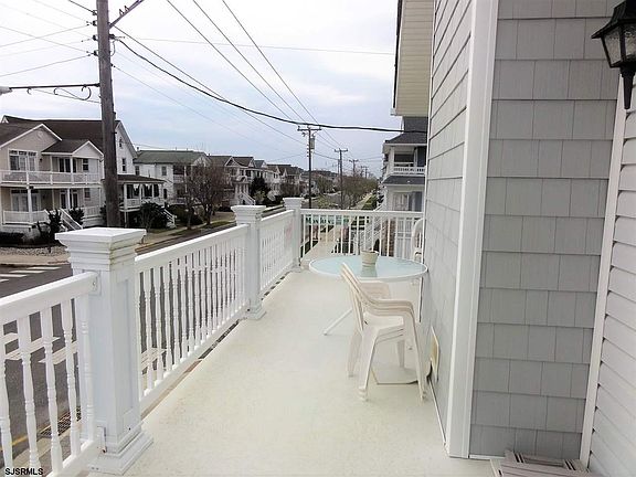 3rd image of 1462 Asbury Ave #2