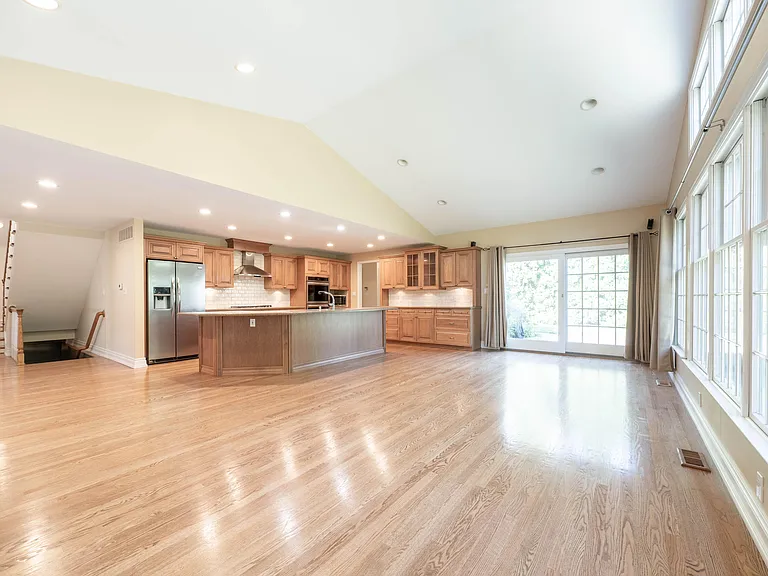 1688 Northlawn Blvd — Photo 15