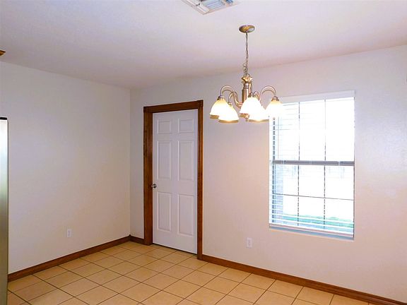 5th image of 4423 SW Parkway Dr