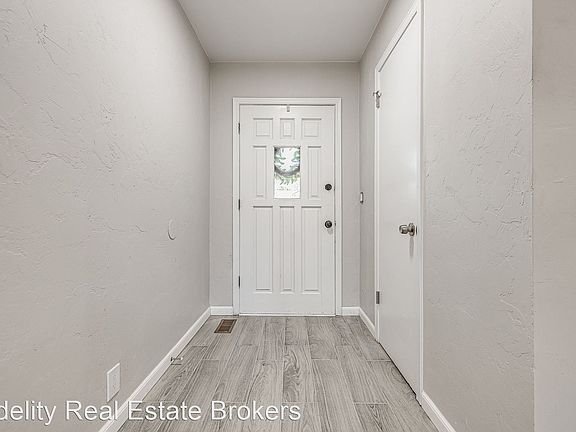 2nd image of 2617 Silvertree Dr