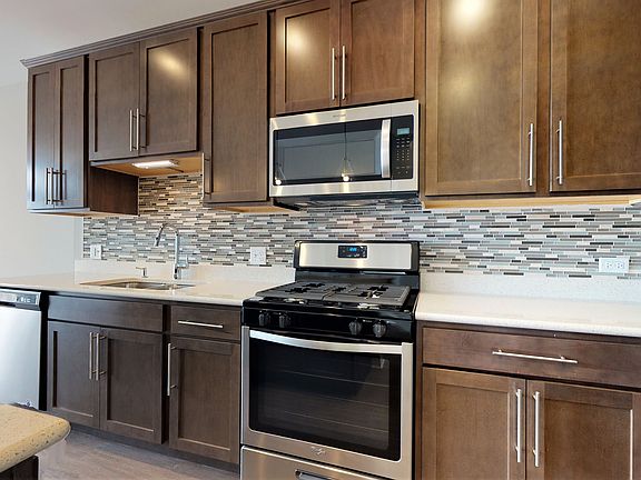 4th image of 4758 N Laramie Ave #205