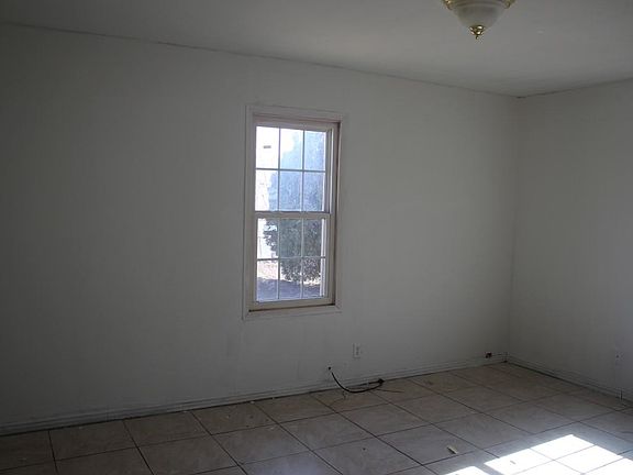 5th image of 833 Brevard St