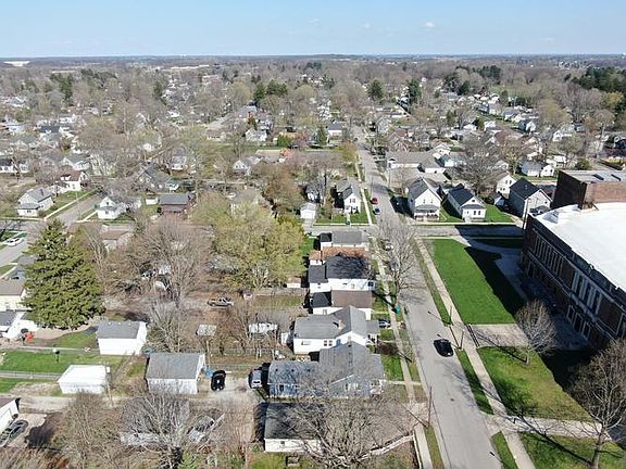 3rd image of 207 Plain St