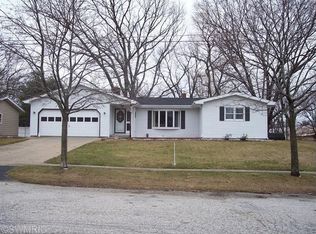 916 Woodlawn Ave, Ludington, MI 49431