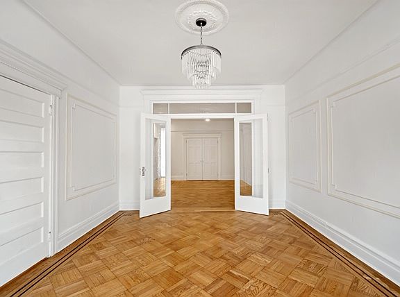 3rd image of 330 Cornelia St #2A