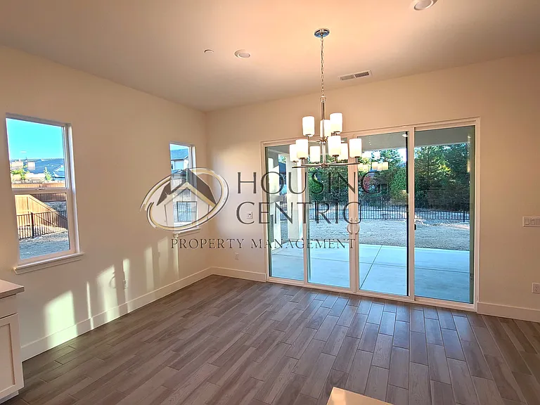 637 Lincoln Ct — Photo 17