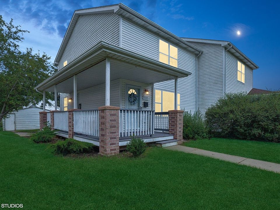 1st image of 2221 Kemble Ave