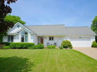 9239 Bluff Lake St, Zeeland, MI 49464