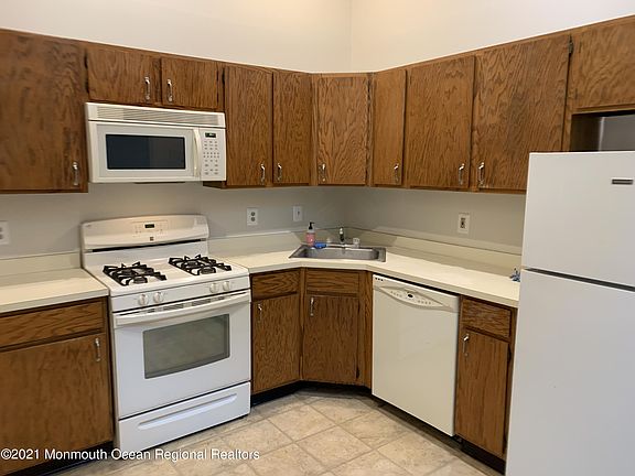 4th image of 24 Iroquois Dr #24