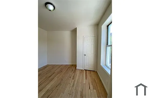 506 S Broadway Photo 1