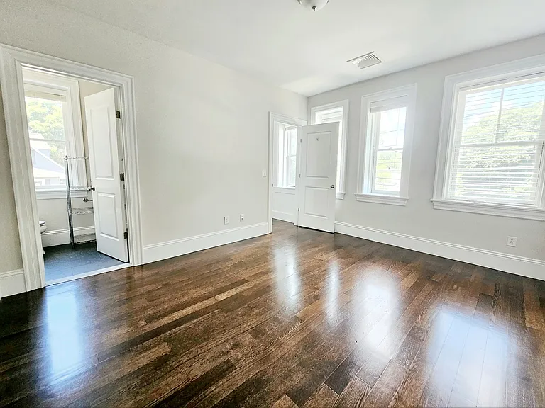 2044 Beacon St #9 — Photo 12