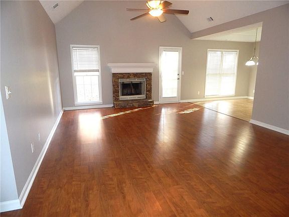 3rd image of 2750 Waterford Park Dr