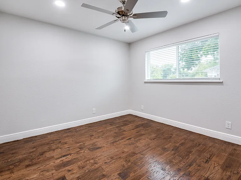 5444 Gaston Ave #202 — Photo 5