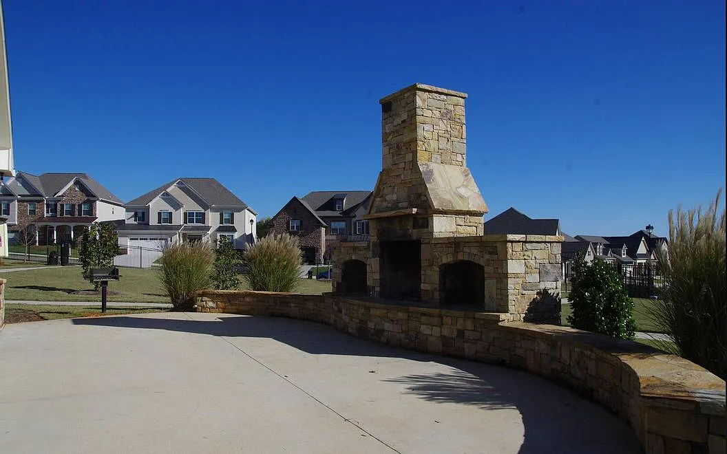4 bed, 2.5 bath, 2078 sqft, $2,367 — Photo 3