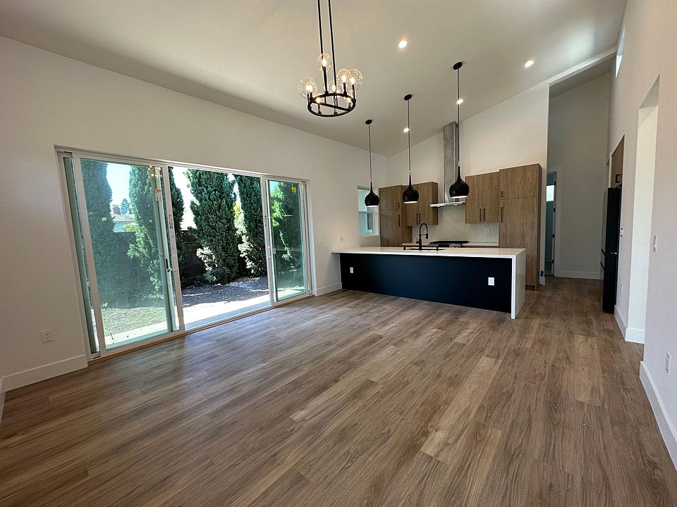 Main space (living and kitchen)