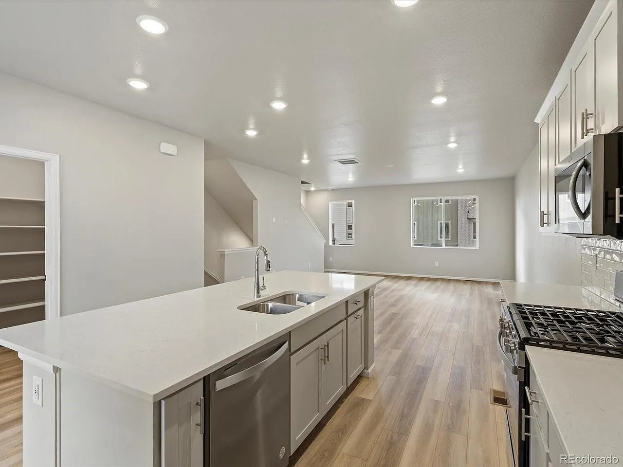 3 bed, 1788 sqft, $3,295 — Photo 4