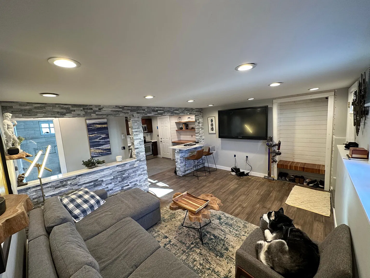 12 Kathryn Ln — Photo 1
